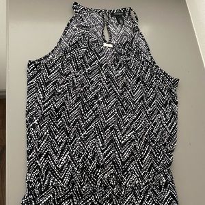 White House Black Market B&W XL Blouse 🖤🤍